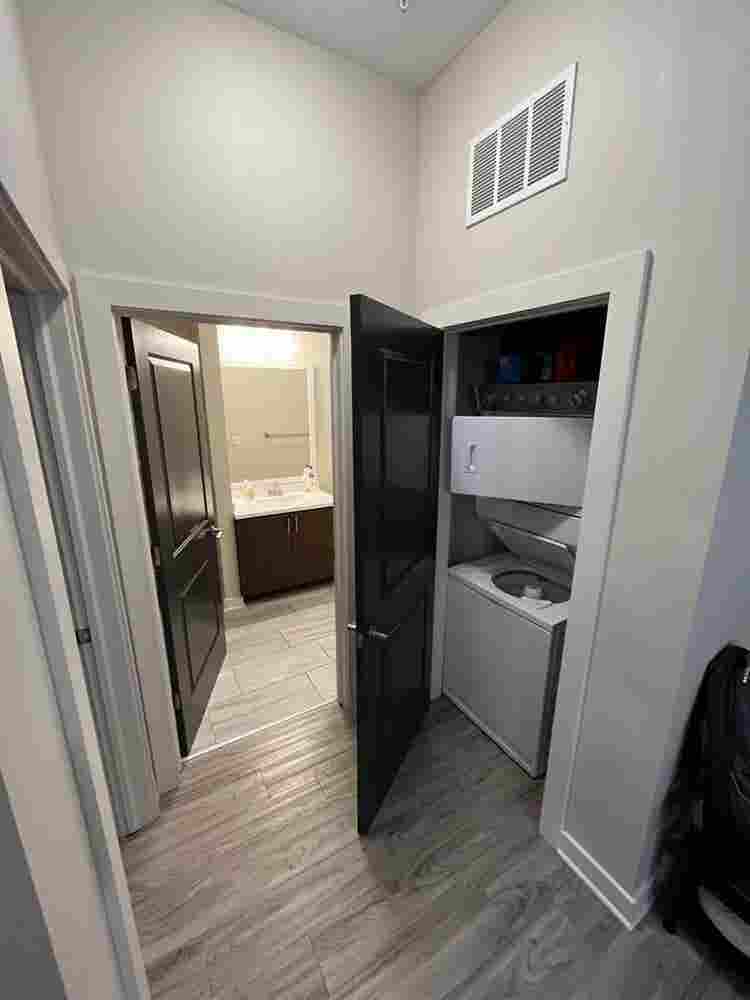 Private room/bathroom at the Brix!
