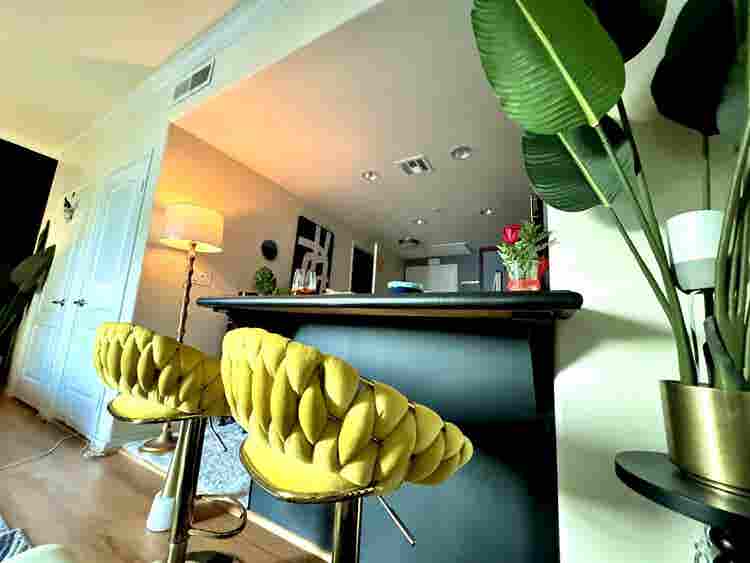 Penthouse Studio Lease Takeover