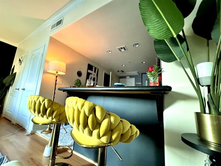 Penthouse Studio Lease Takeover