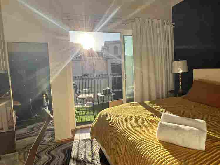 Penthouse Studio Lease Takeover