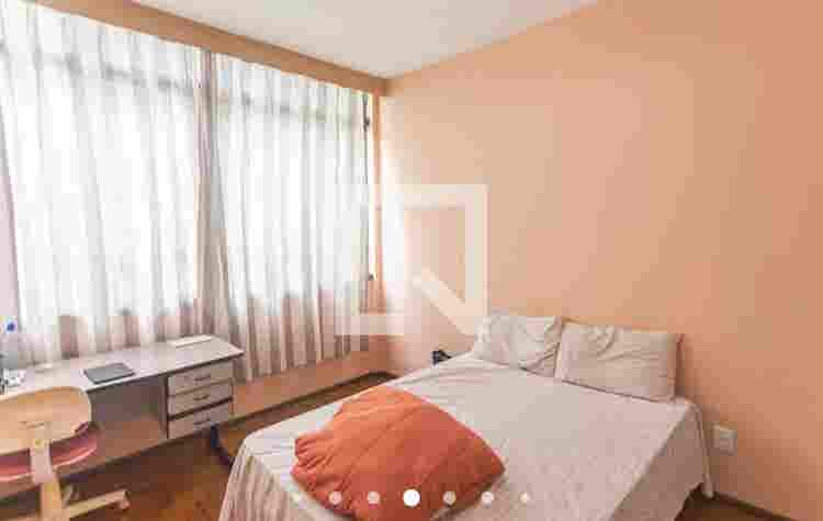 Alugo vaga em quarto feminino