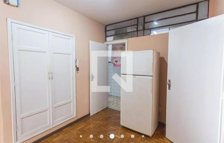 Alugo vaga em quarto feminino