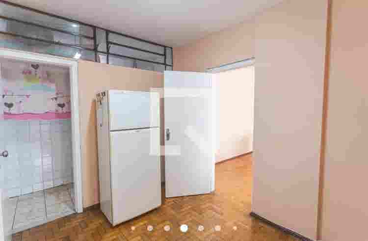 Alugo vaga em quarto feminino