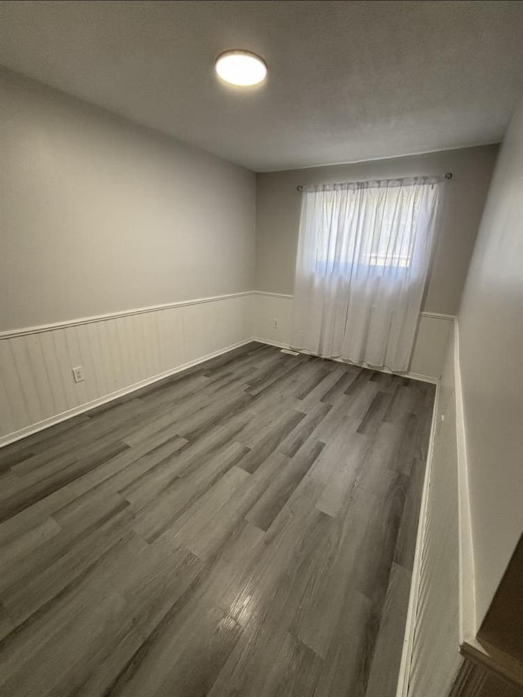 Full furnished room on bus route