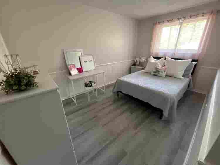 Full furnished room on bus route