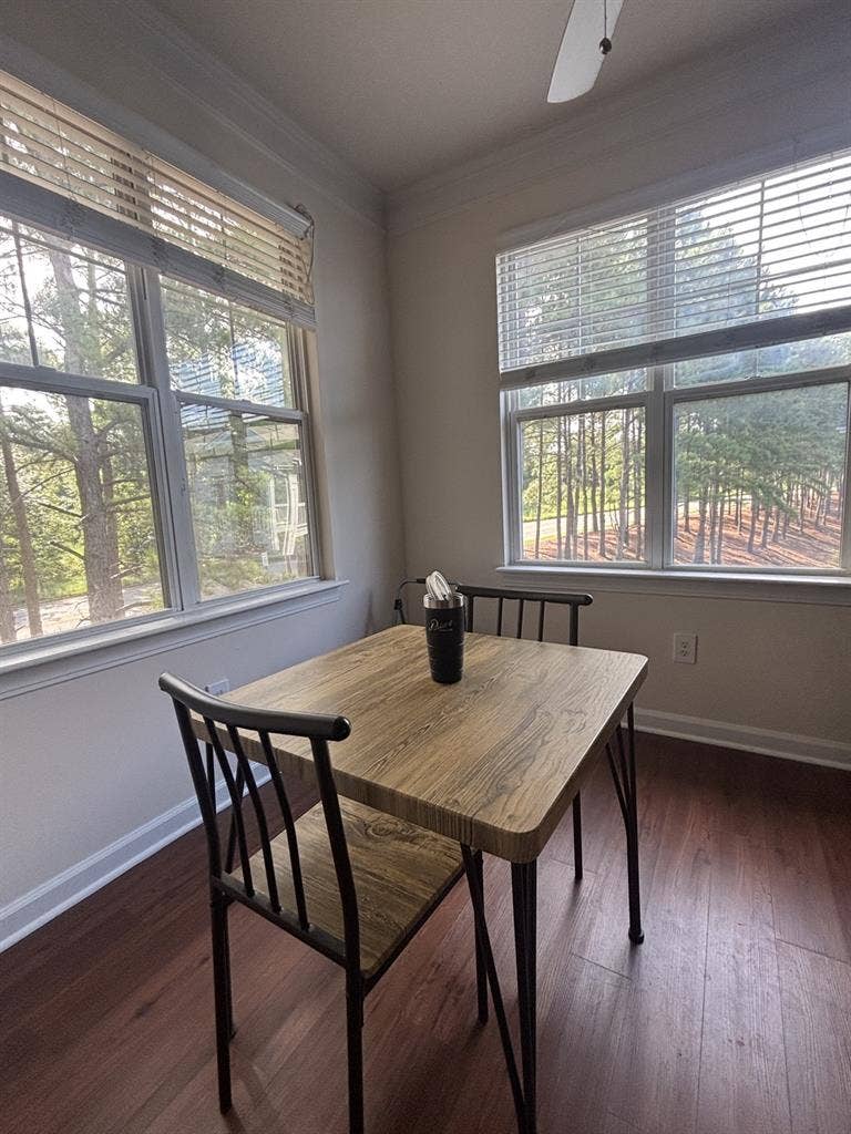 Private main bedroom for rent