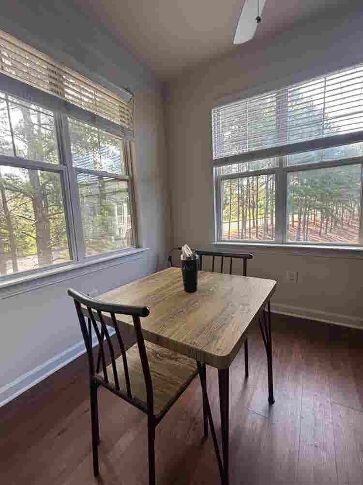Private main bedroom for rent