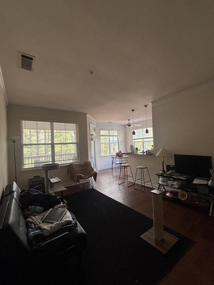 Private main bedroom for rent