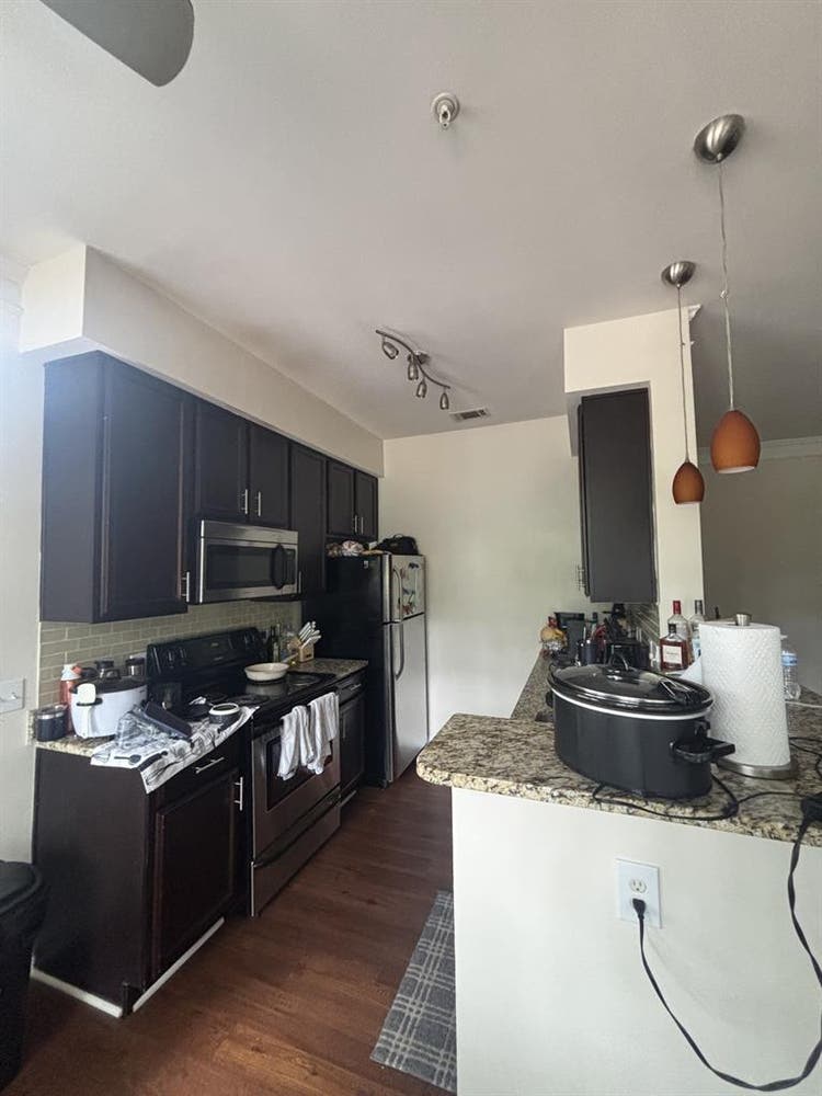 Private main bedroom for rent