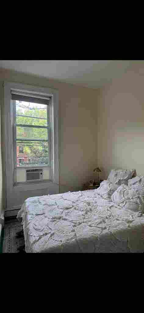 Looking for girl 2 takeover my room