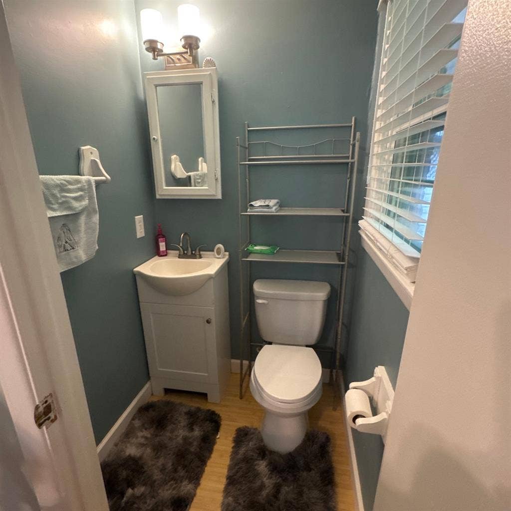 Room for rent - FEMALES ONLY.
