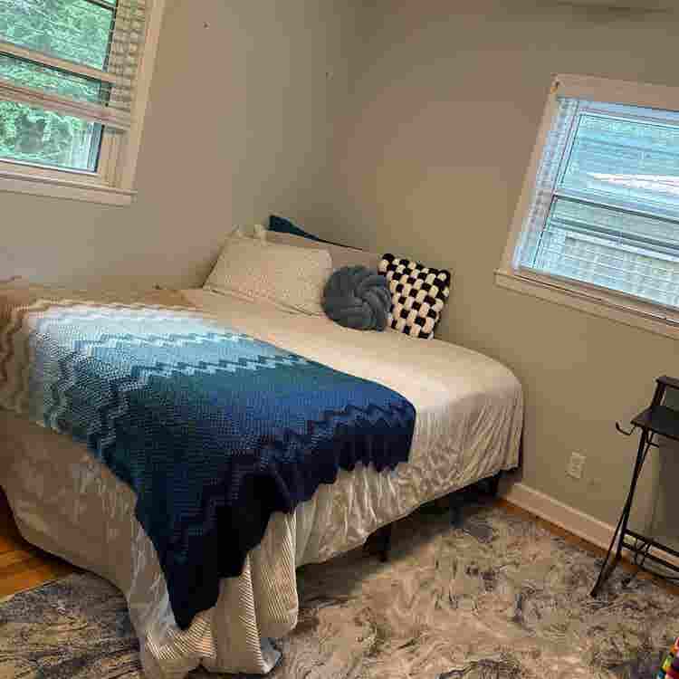 Room for rent - FEMALES ONLY.