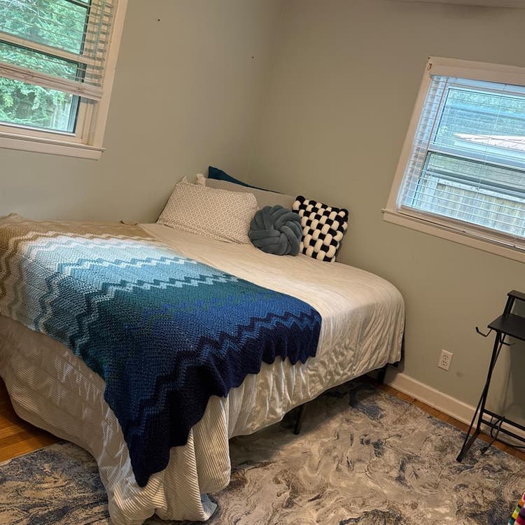 Room for rent - FEMALES ONLY.