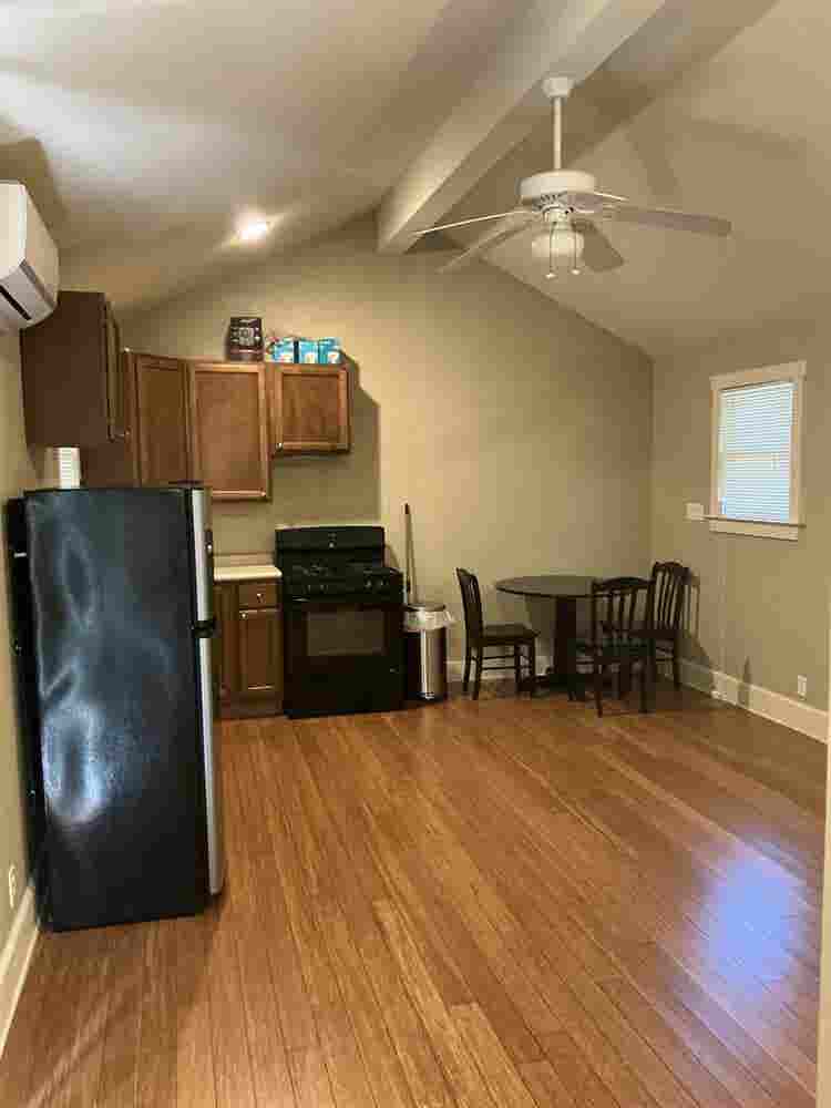 Cute garage studio -close to campus