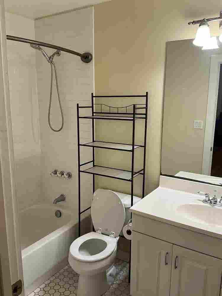 Cute garage studio -close to campus