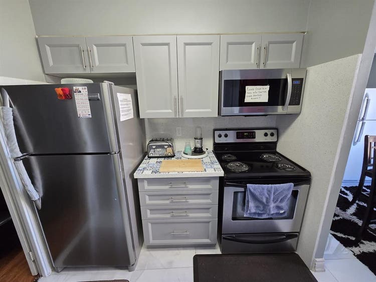 Private room in Condo near STC