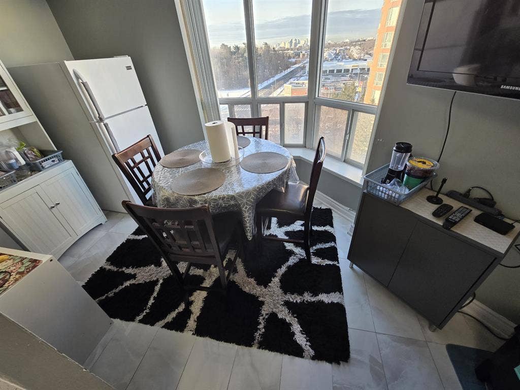 Private room in Condo near STC