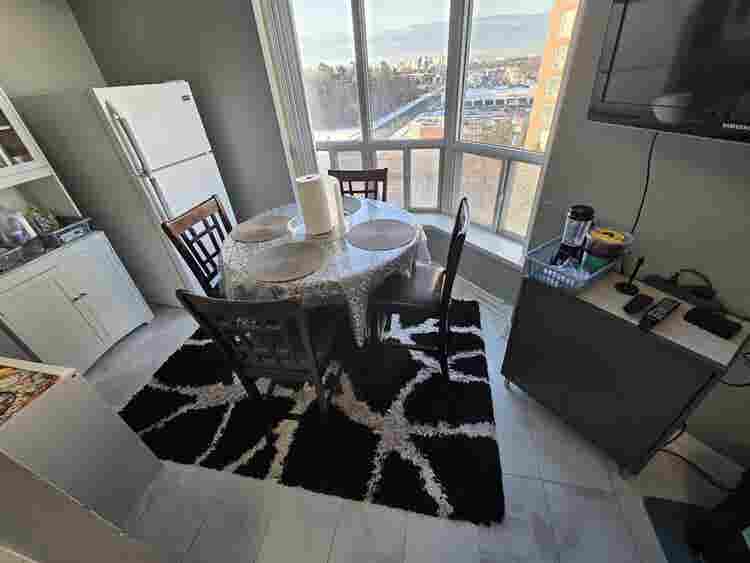 Private room in Condo near STC