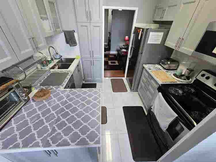 Private room in Condo near STC