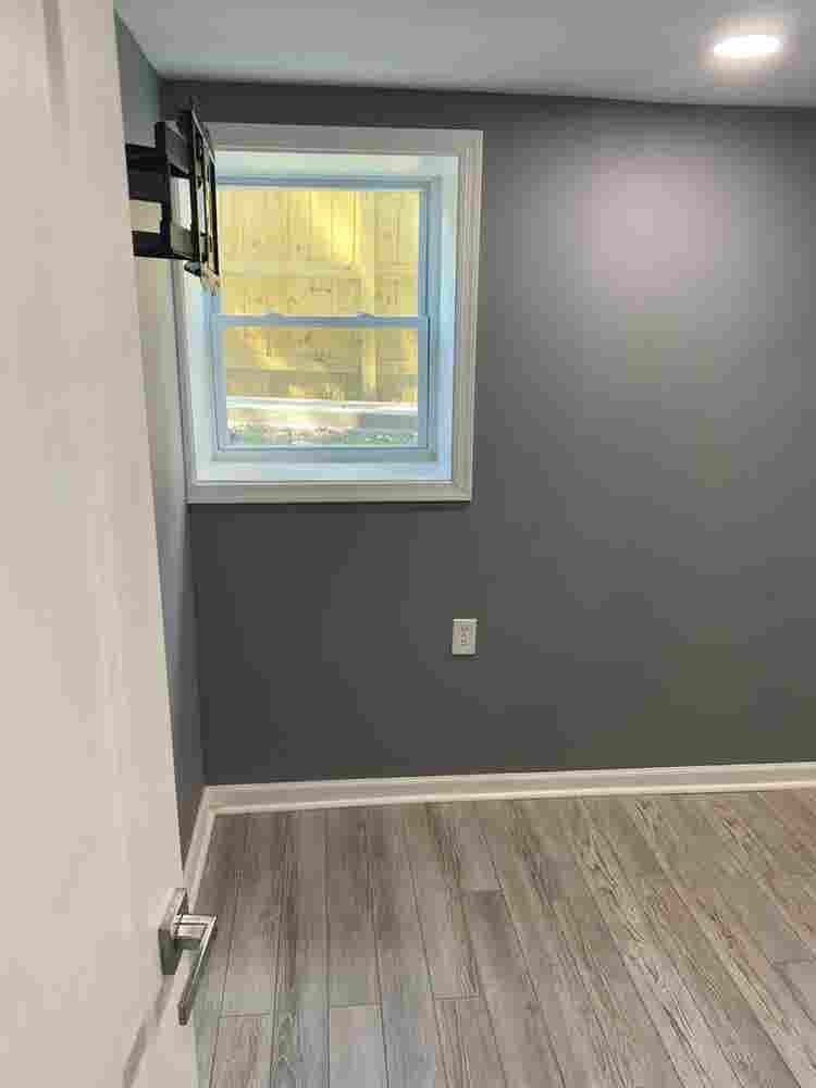 Private Basement Unit w/ Full Bath