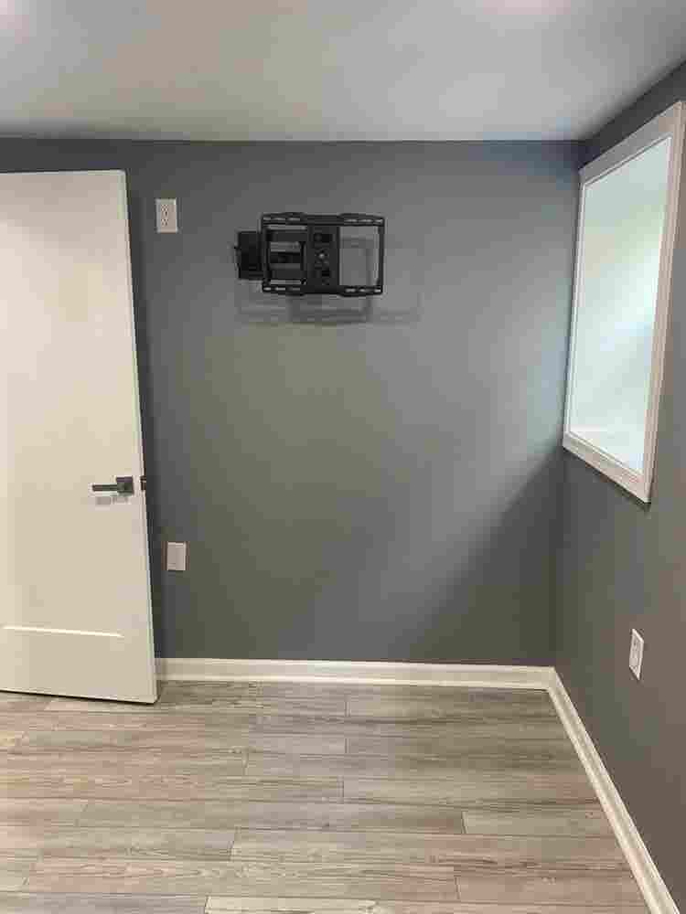 Private Basement Unit w/ Full Bath