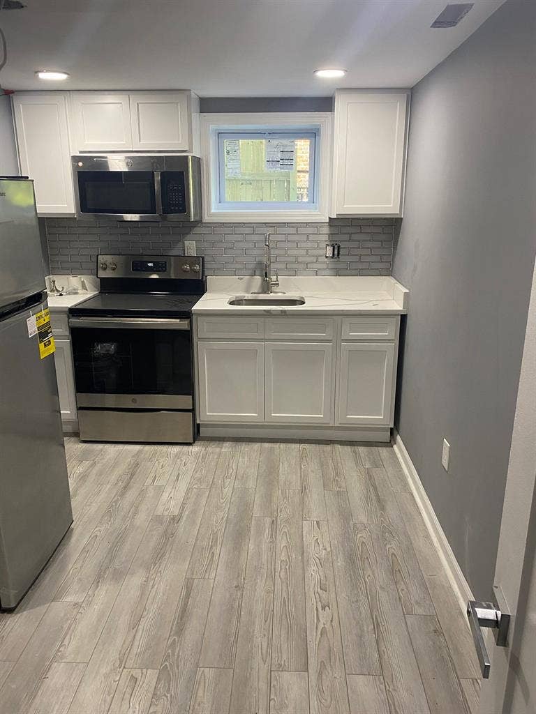 Private Basement Unit w/ Full Bath
