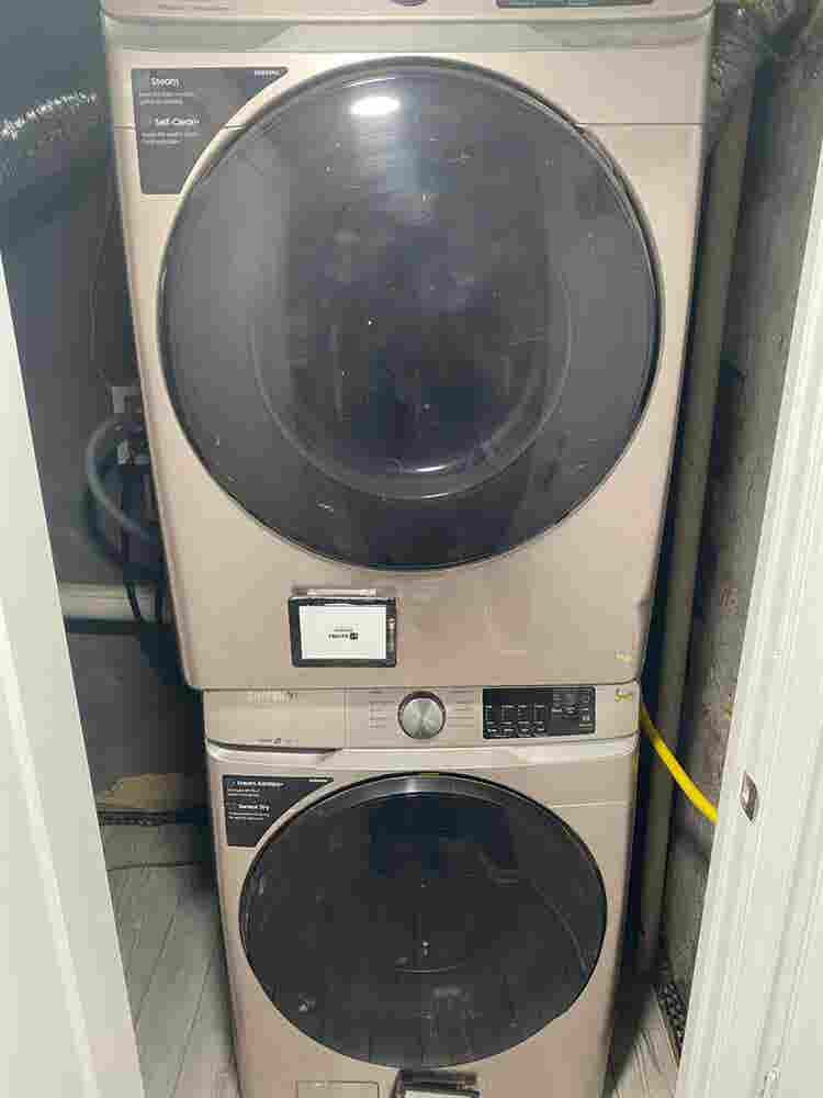 Private Basement Unit w/ Full Bath