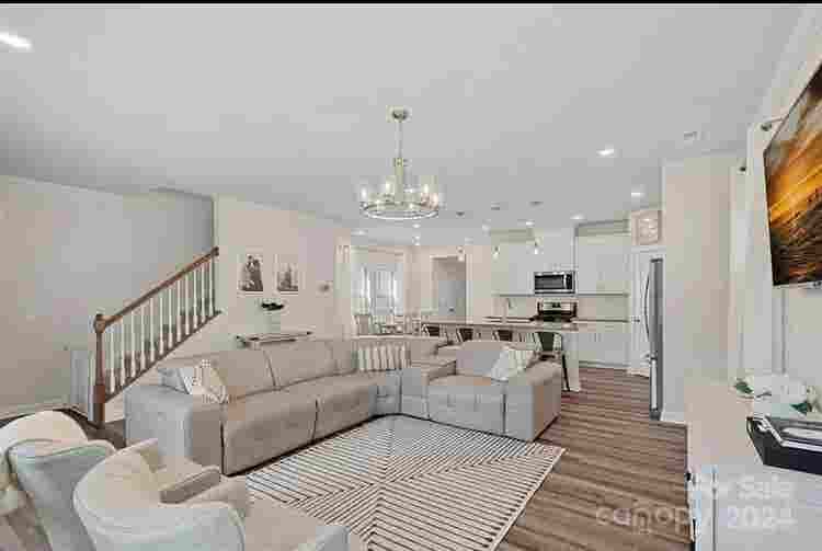 5 BR in Huntersville
