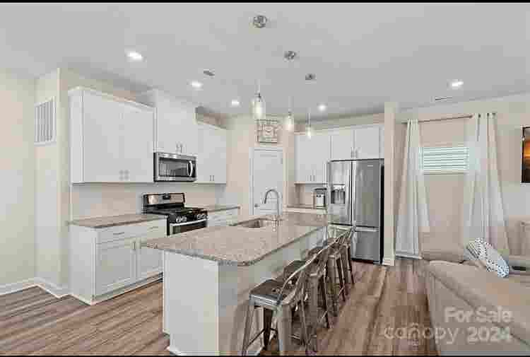 5 BR in Huntersville