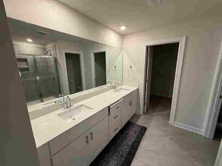 5 BR in Huntersville