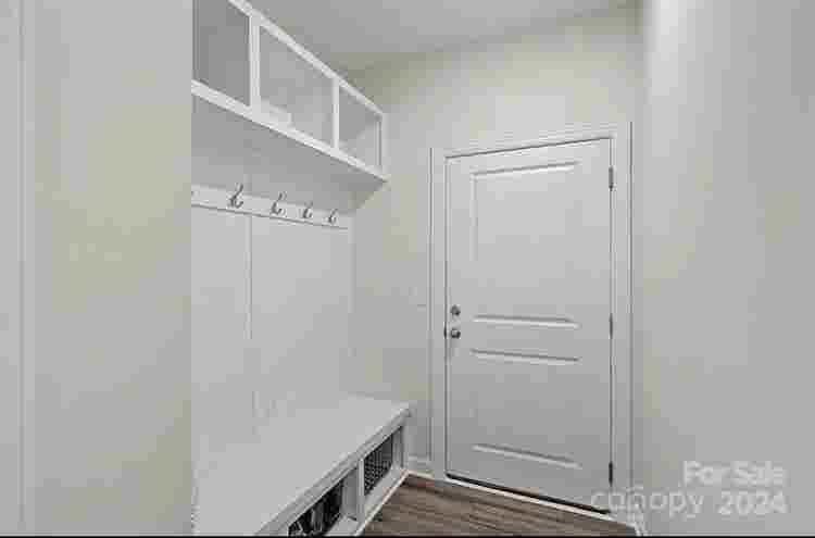 5 BR in Huntersville