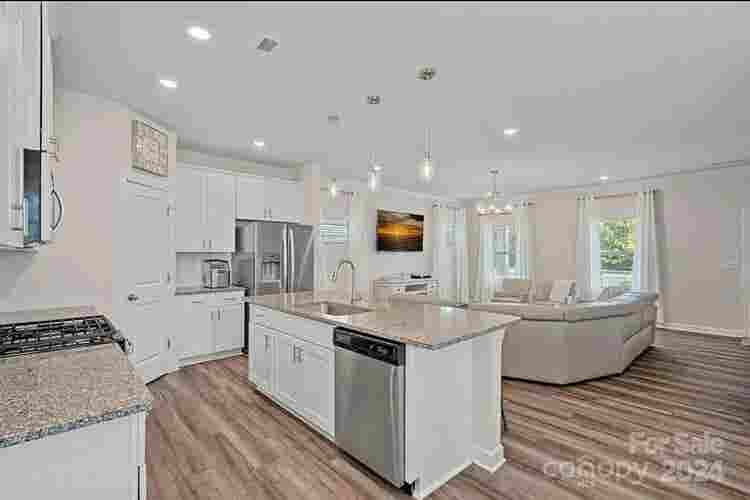 5 BR in Huntersville
