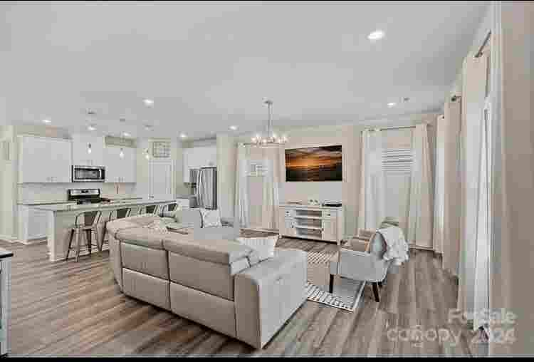 5 BR in Huntersville