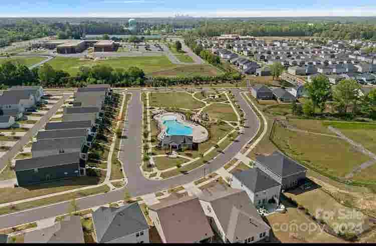 5 BR in Huntersville