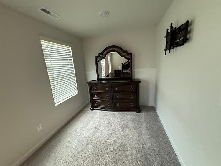 5 BR in Huntersville