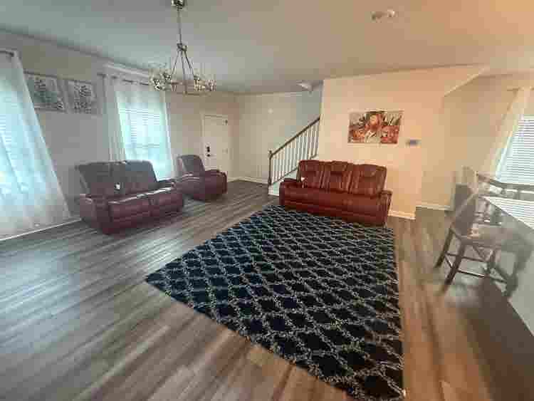 5 BR in Huntersville