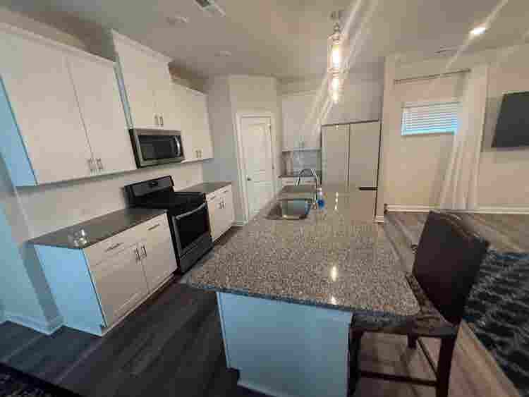 5 BR in Huntersville