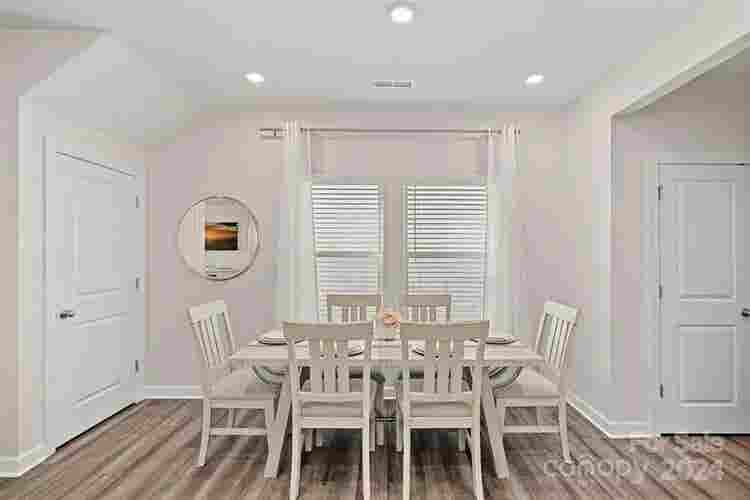 5 BR in Huntersville