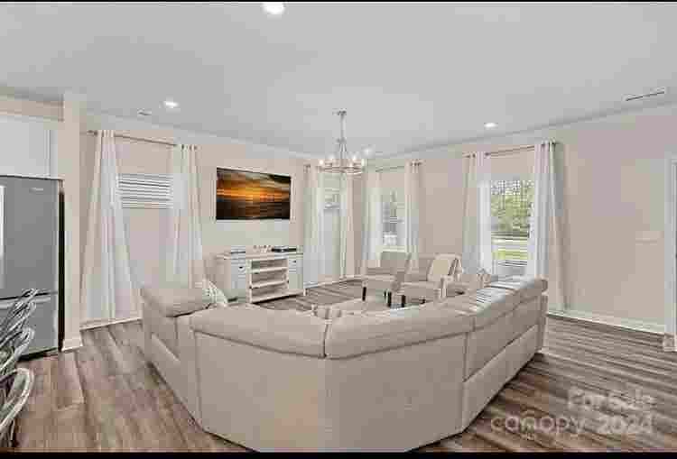 5 BR in Huntersville