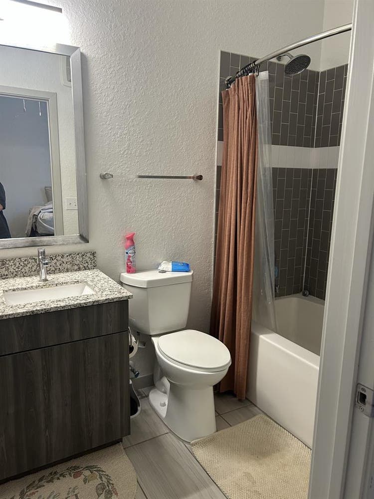VALE EAST STUDENT LIVING SUBLET