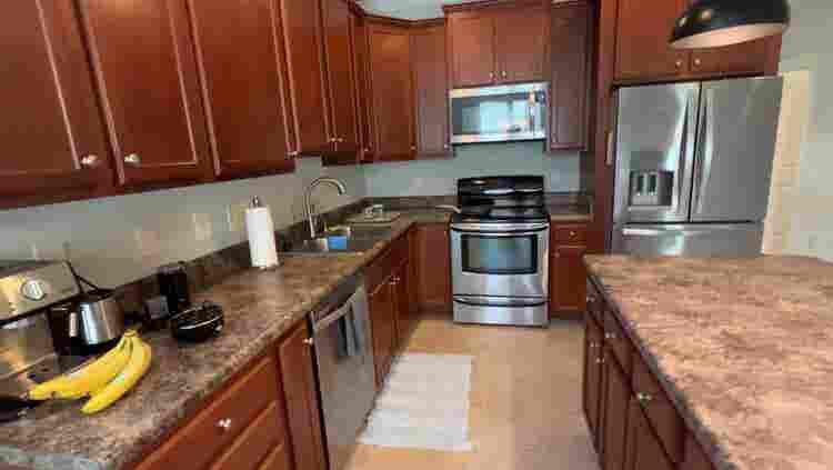 3 BR in Apex
