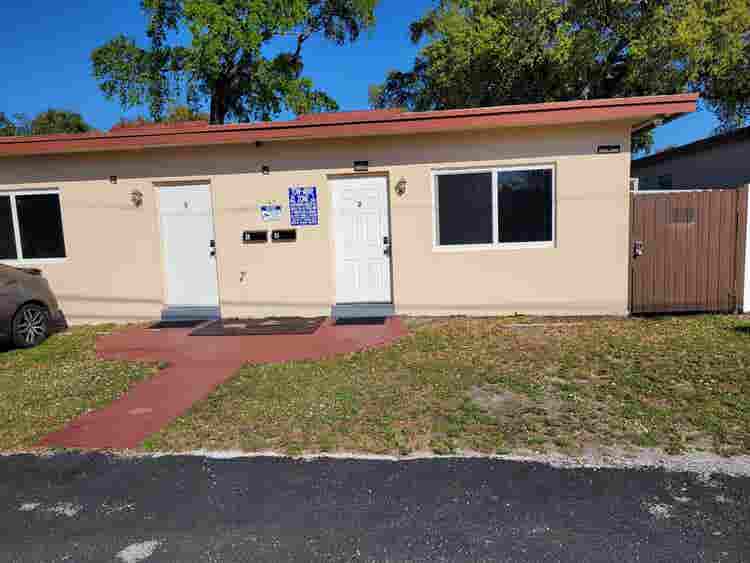 HALLANDALE BEACH STUDIO