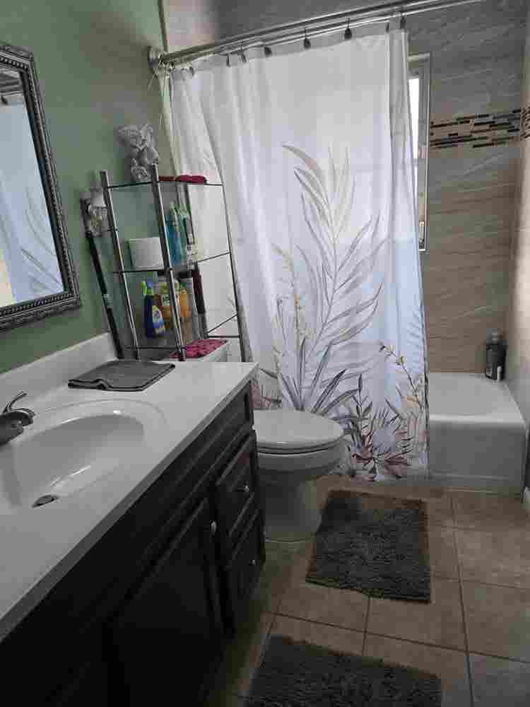 Single family home private bedroom!