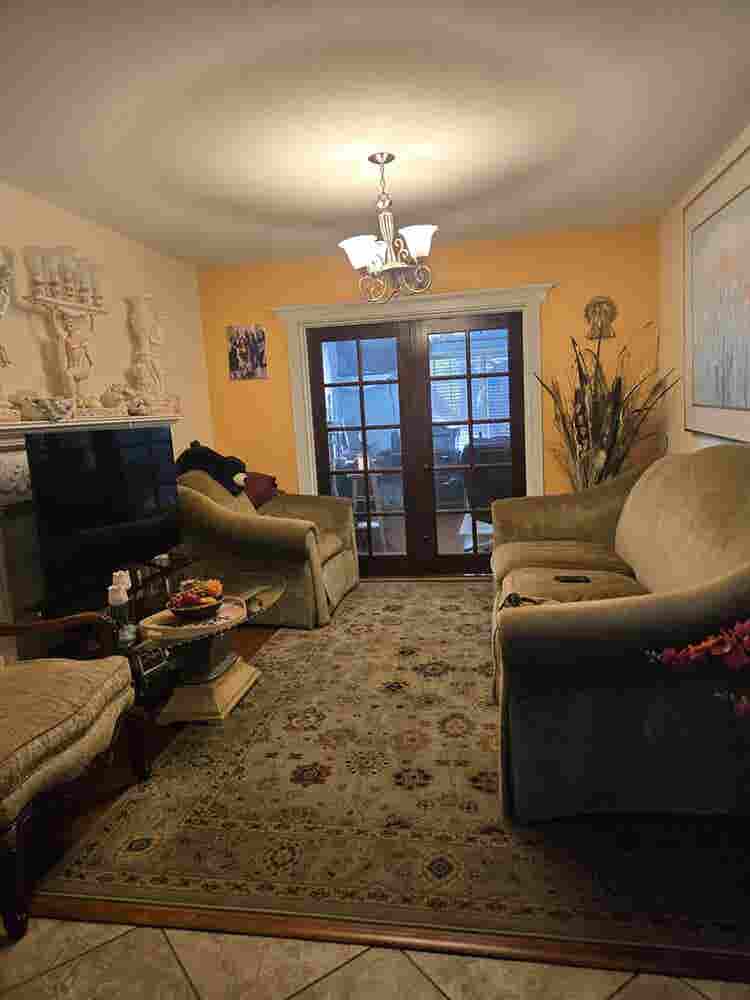 Single family home private bedroom!