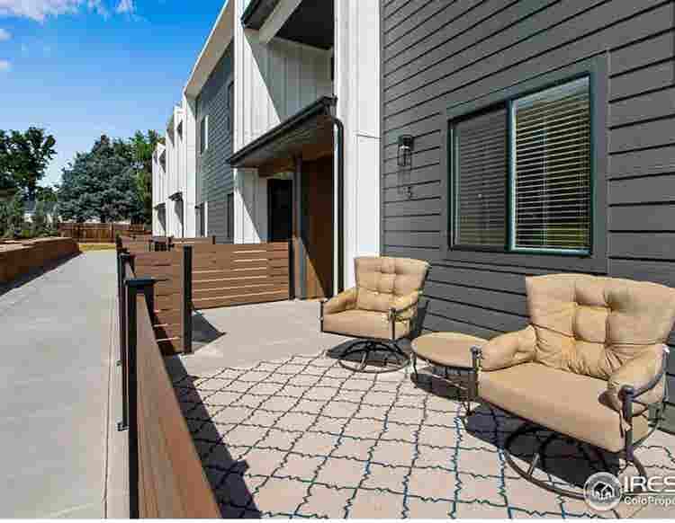 Townhome Room For Rent!