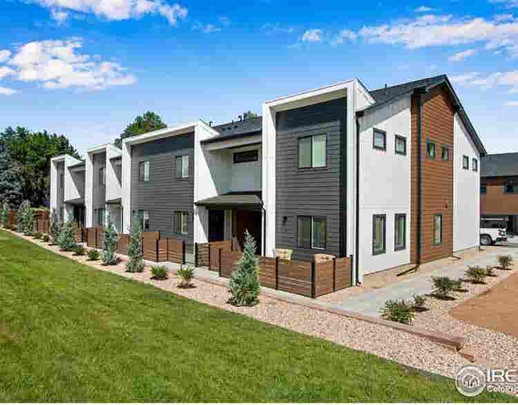Townhome Room For Rent!