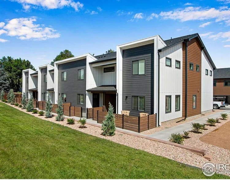 Townhome Room For Rent!