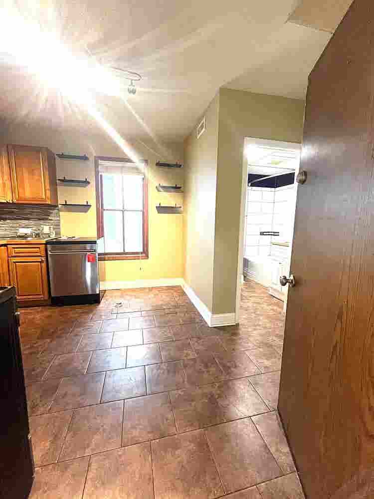 BA w/ Laundry – NE Mpls