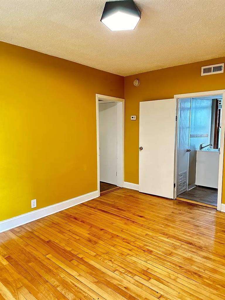 BA w/ Laundry – NE Mpls