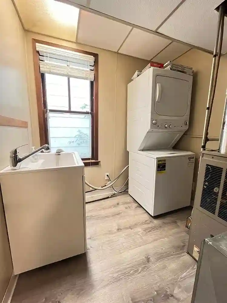 BA w/ Laundry – NE Mpls